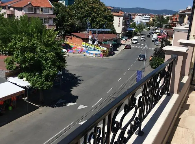 Vase Apart Otel Ravda