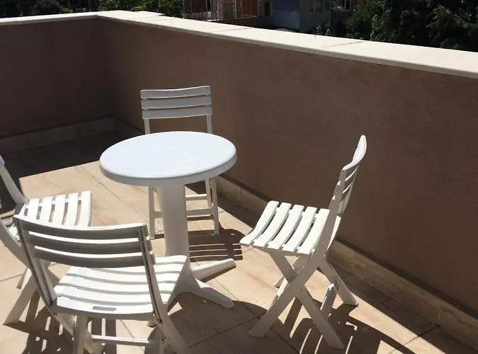 Vase Apart Otel Ravda